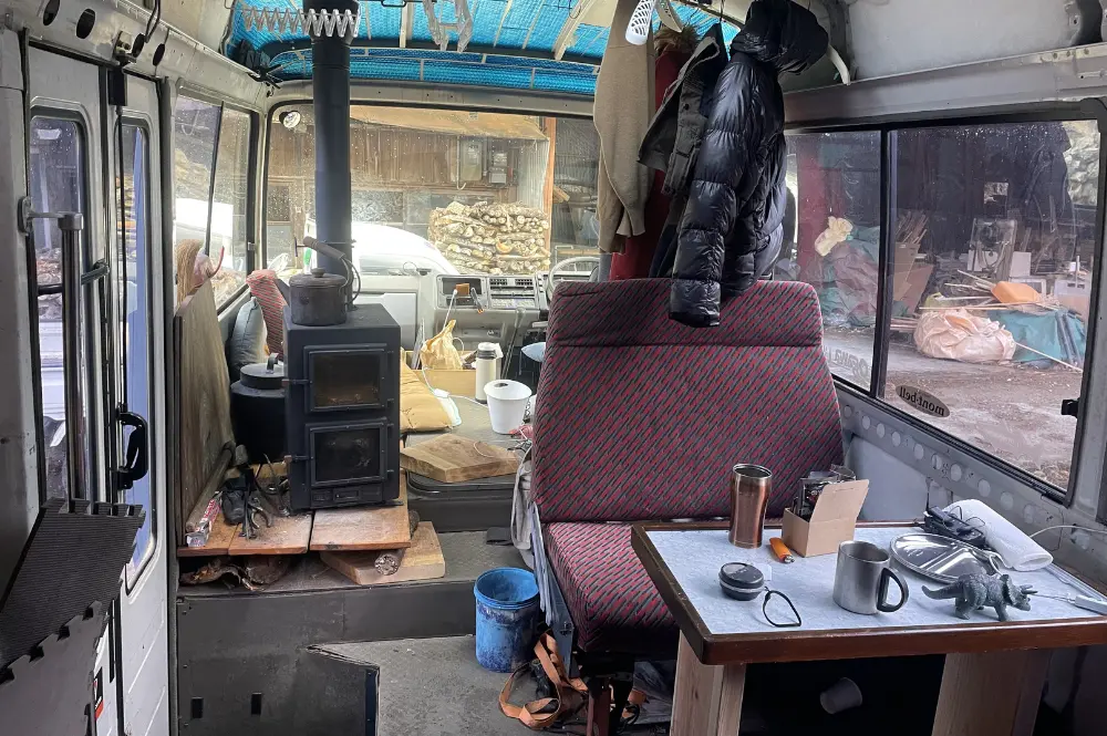 DC-CMとバス内の様子