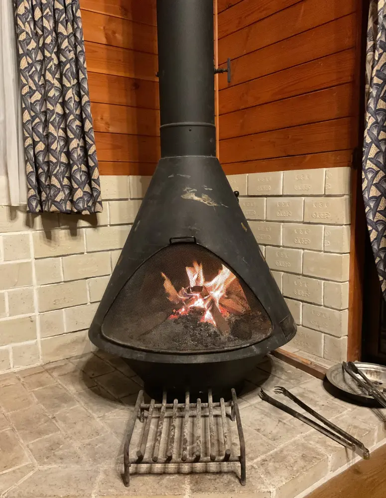 既存薪ストーブ火入れの様子